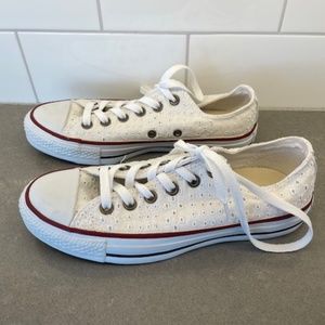 New! Converse Chuck Taylor All Star Embroidered White Sz 7 (US)-never worn